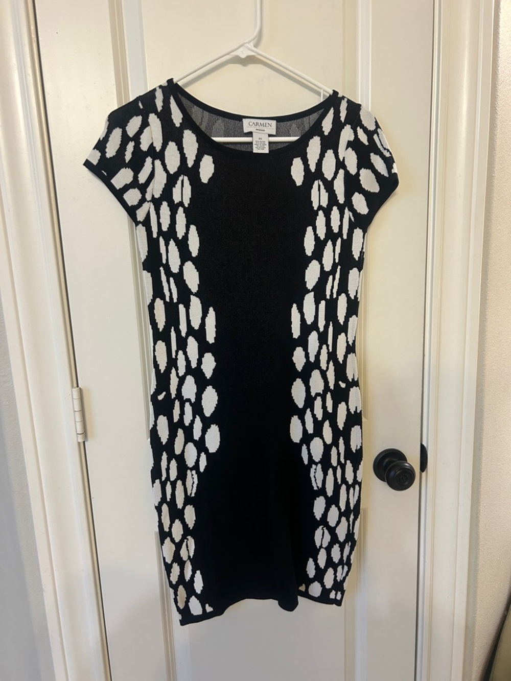 Women’s Carmen Marc Valvo Knee Length Sweater Dress Black White
